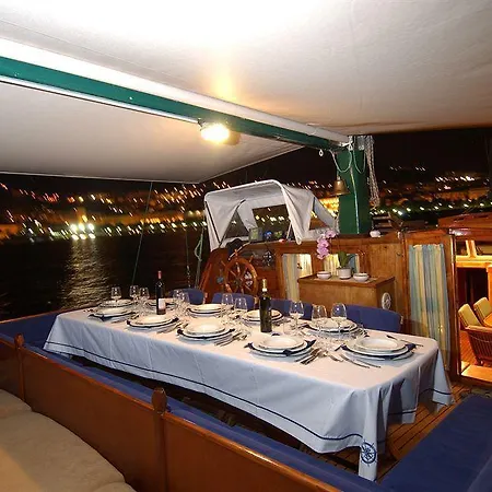 Botel Plaghia Boat & Breakfast