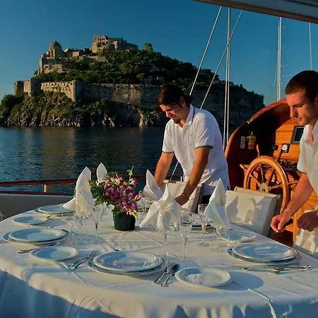 Plaghia Boat & Breakfast