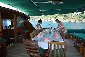 Plaghia Boat & Breakfast