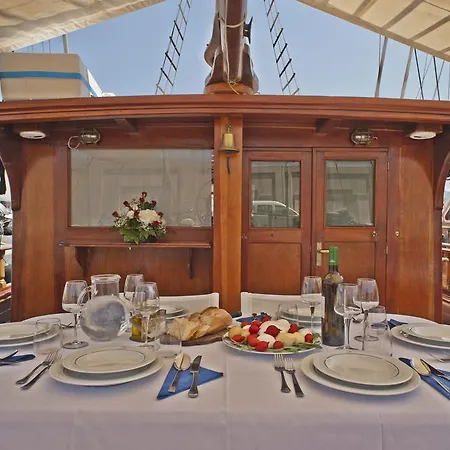 Plaghia Boat & Breakfast 3*