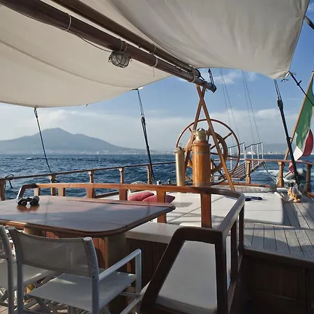 Plaghia Boat & Breakfast