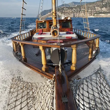 Plaghia Boat & Breakfast