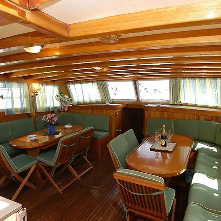 Botel Plaghia Boat & Breakfast