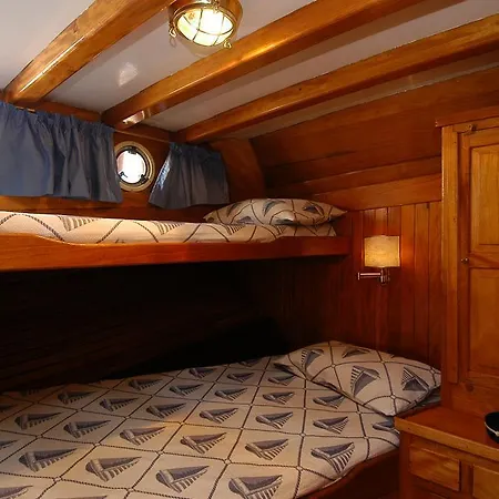 Plaghia Boat & Breakfast 3*