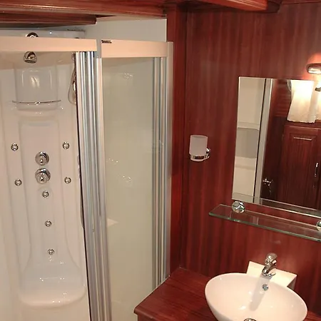 Plaghia Boat & Breakfast 3*
