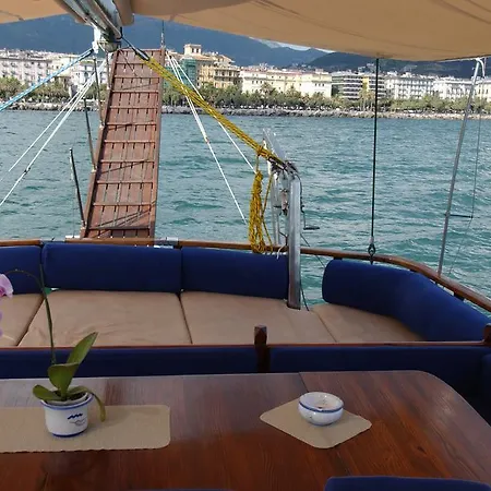 Botel Plaghia Boat & Breakfast