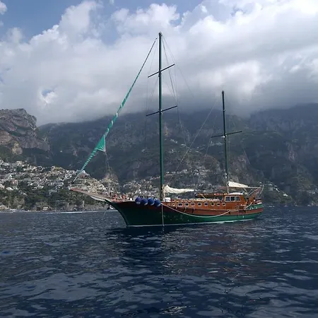 Plaghia Boat & Breakfast Botel 3*
