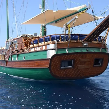 Botel Plaghia Boat & Breakfast