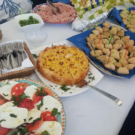 Plaghia Boat & Breakfast Botel 3*