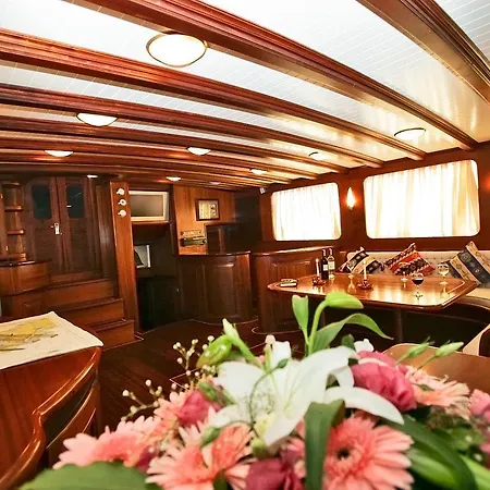 Plaghia Boat & Breakfast 3*